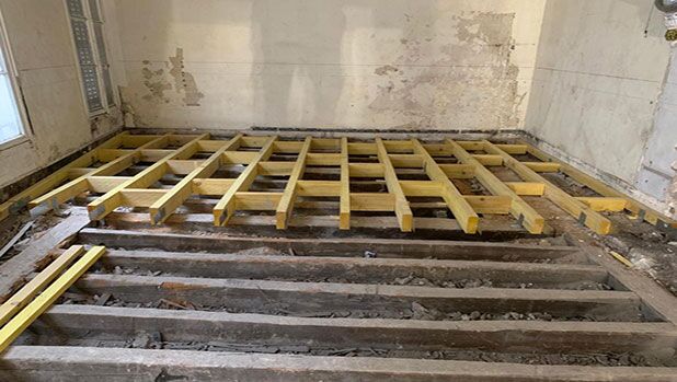 Plancher avant la reprise.